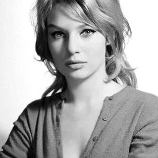  Annette Stroyberg