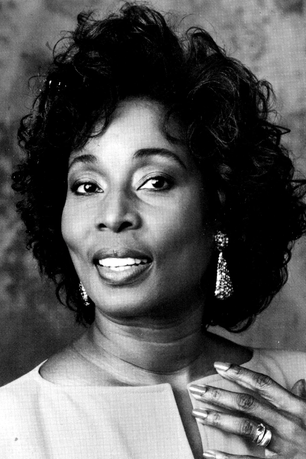  Madge Sinclair