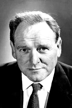 Bernard Lee