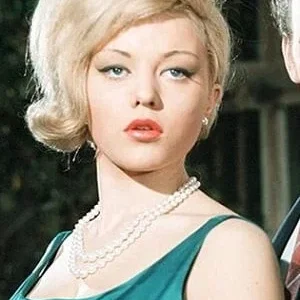  Margaret Nolan