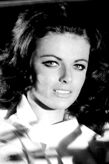  Helena Ronee