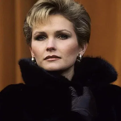  Fiona Fullerton