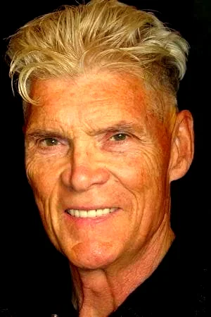  Everett McGill