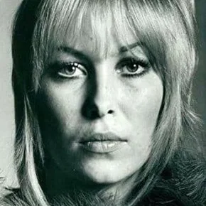 Photo star :  Prunella Gee