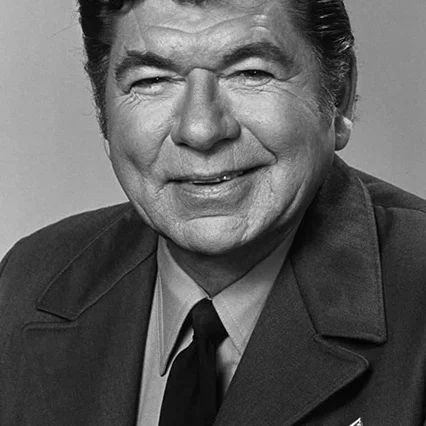  Claude Akins