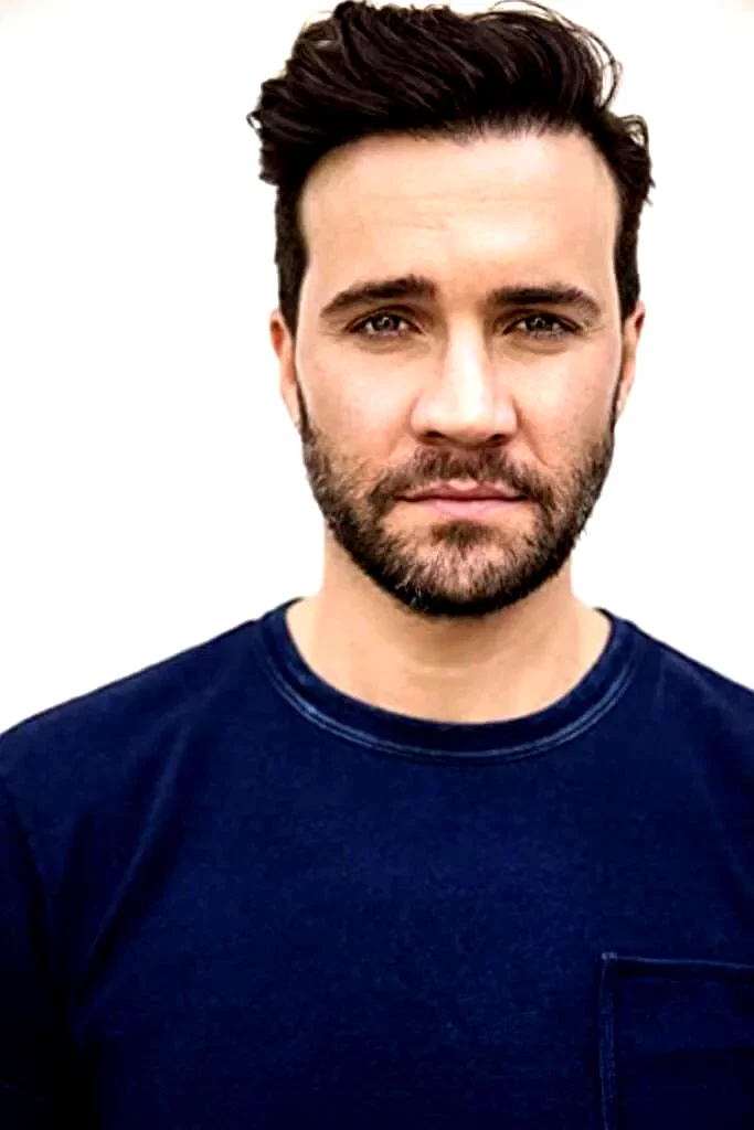 Gil McKinney