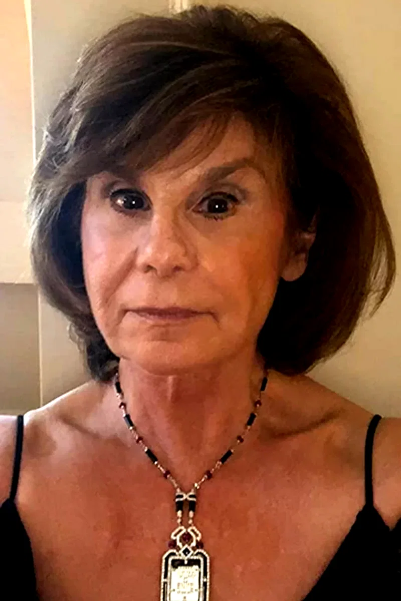  Leslee Emmett
