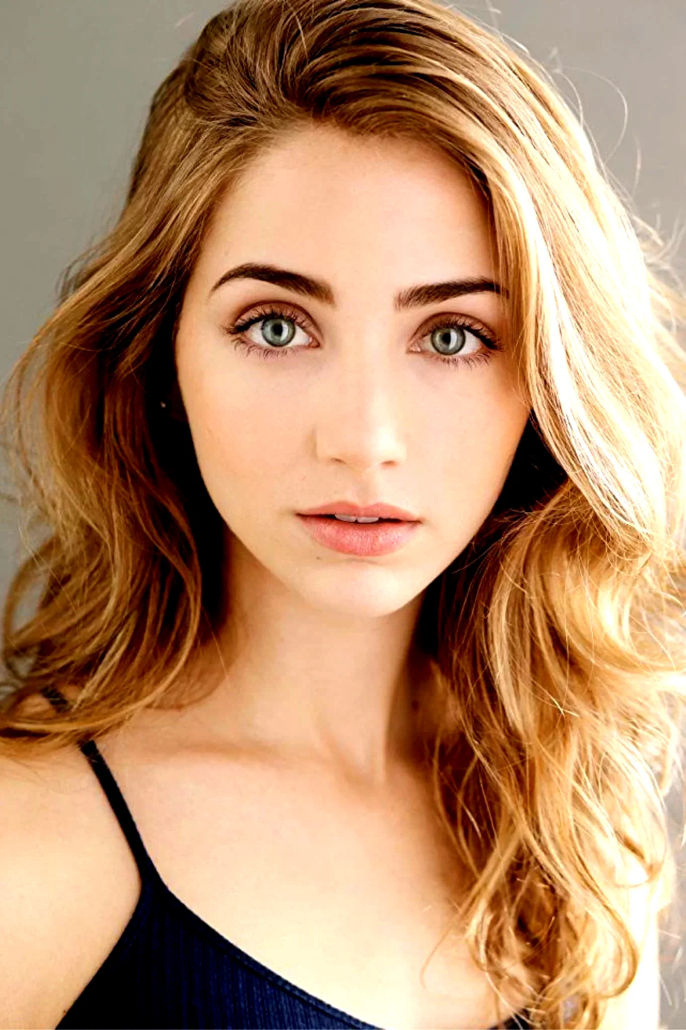  Emily Rudd