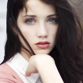 Photo star :  Emily Rudd