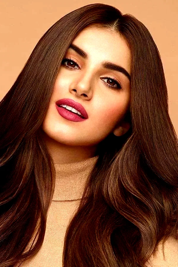  Tara Sutaria
