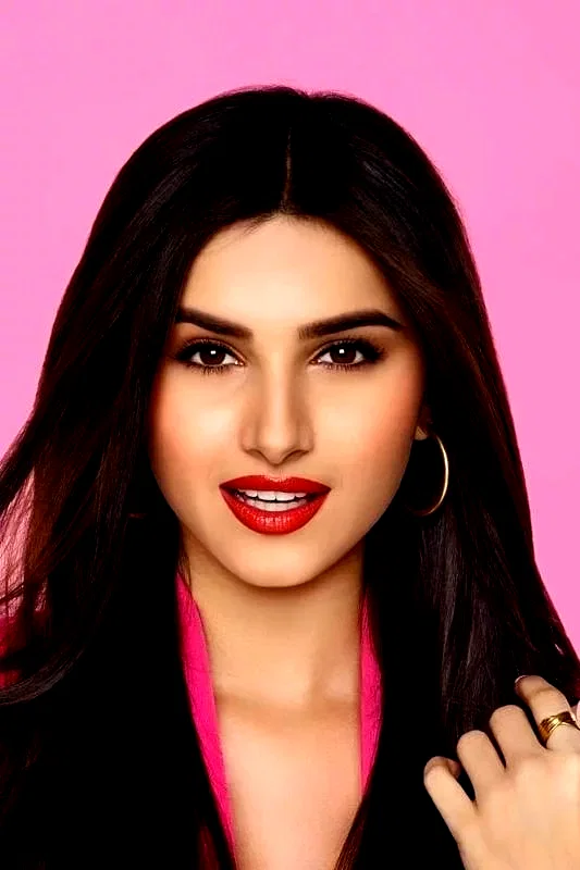  Tara Sutaria
