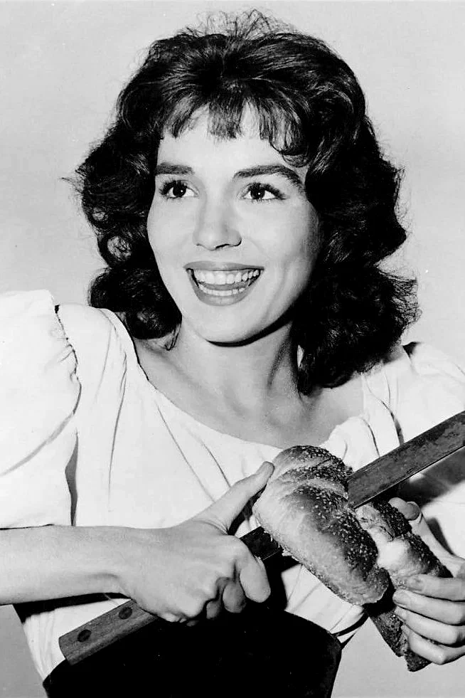  Zohra Lampert
