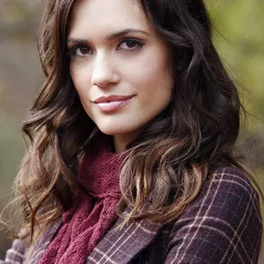 Photo star : Torrey DeVitto