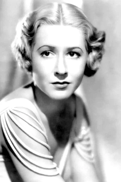  Mae Clarke