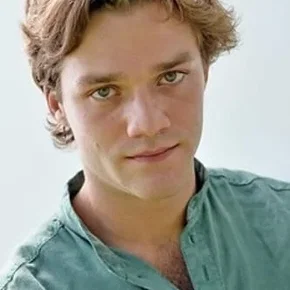 Photo star :  Lorenzo Richelmy