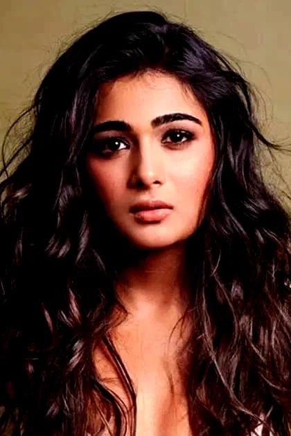  Shalini Pandey