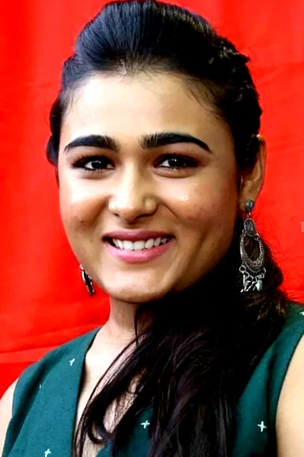  Shalini Pandey