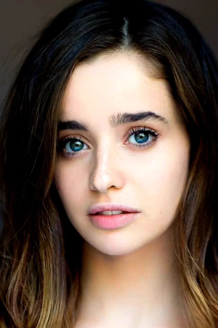 Holly Earl