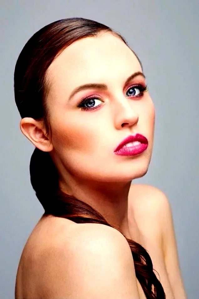  Hayley Gia Hughes