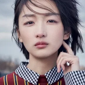 Photo star :  Zhou Dongyu