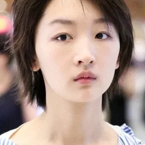 Photo star :  Zhou Dongyu