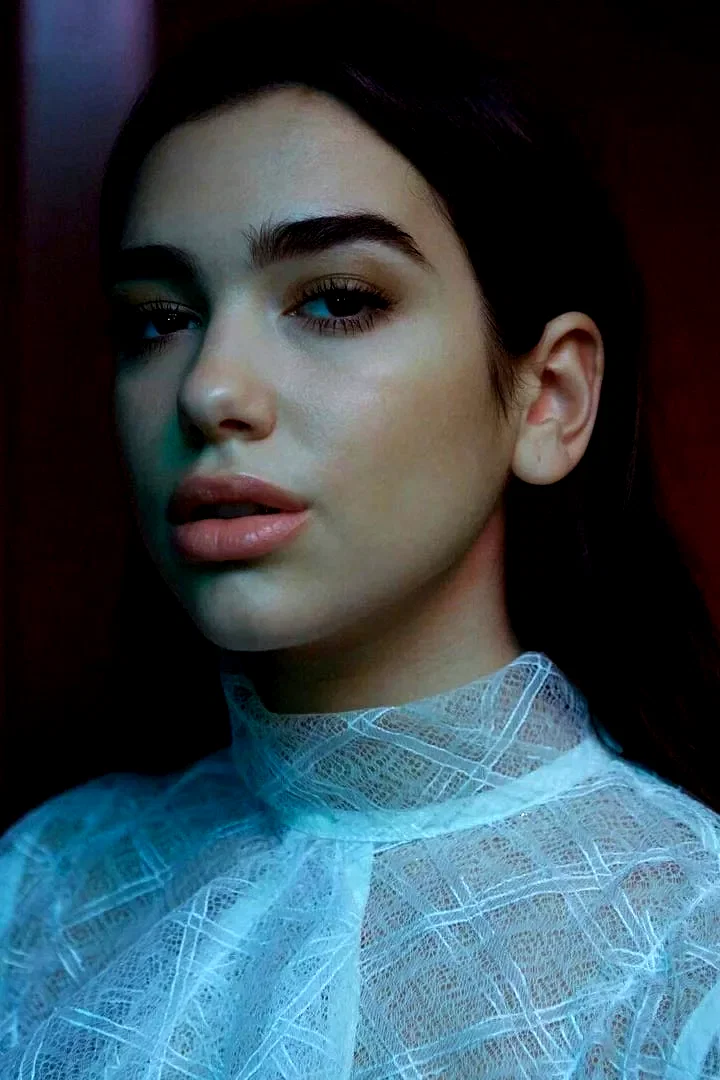  Dua Lipa