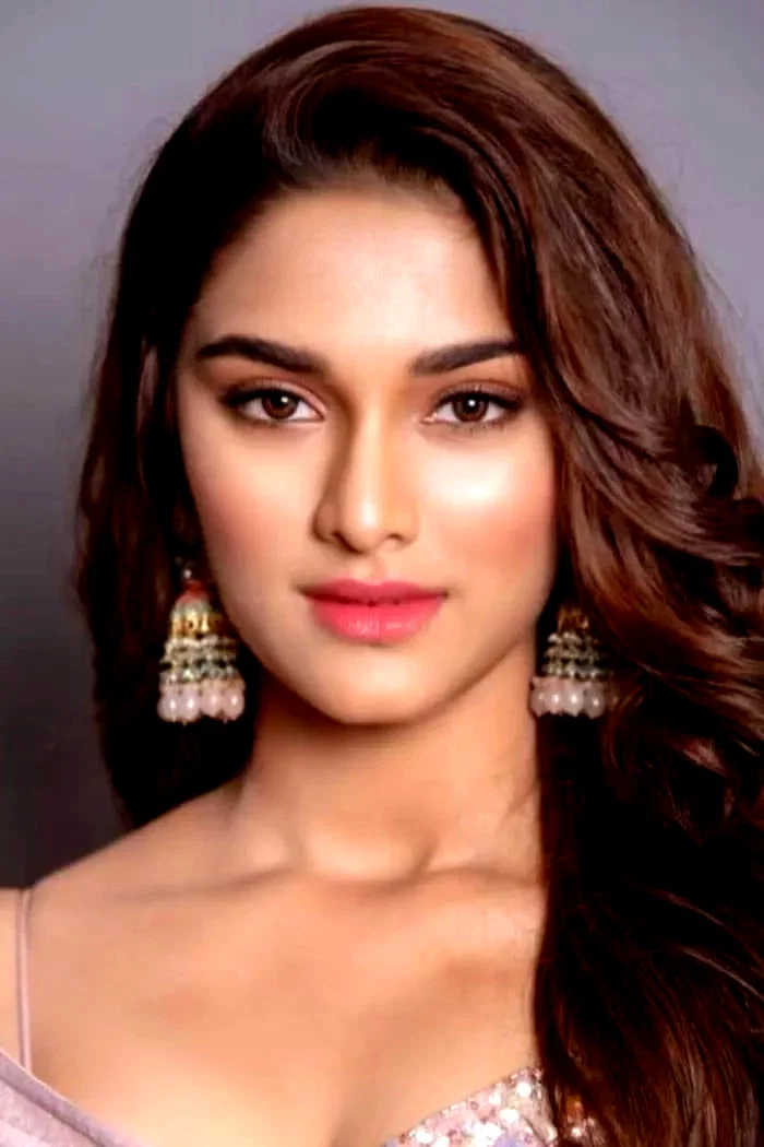  Saiee Manjrekar