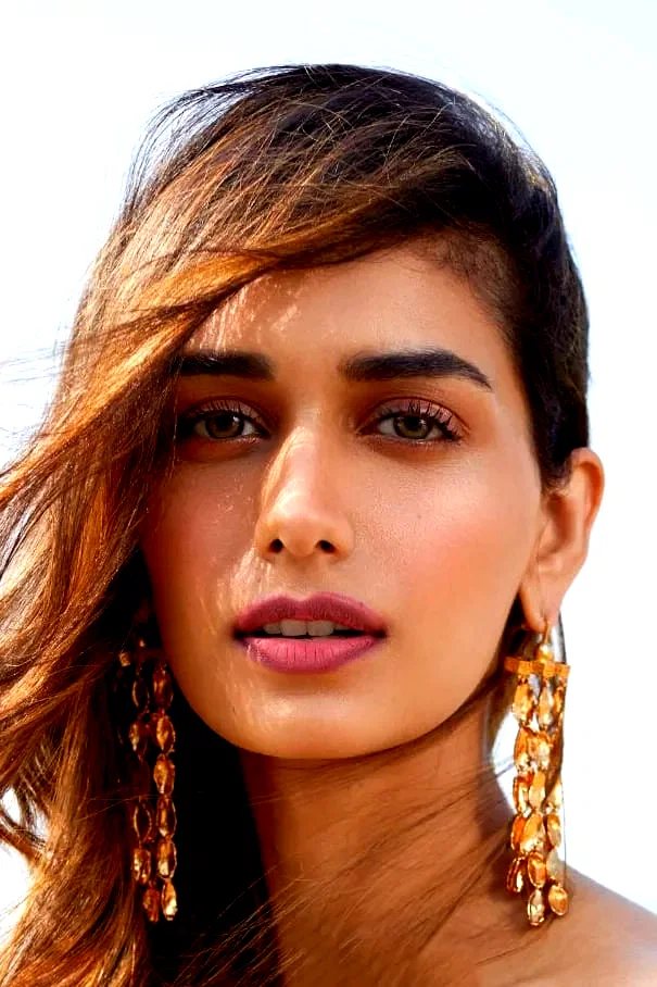  Manushi Chhillar