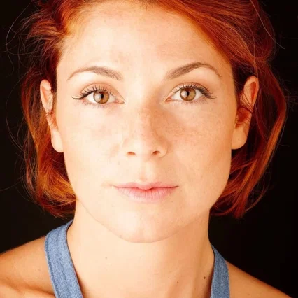  Gabriela Barros
