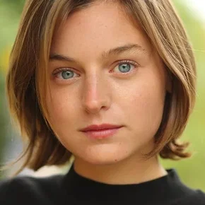 Photo star :  Emma Corrin