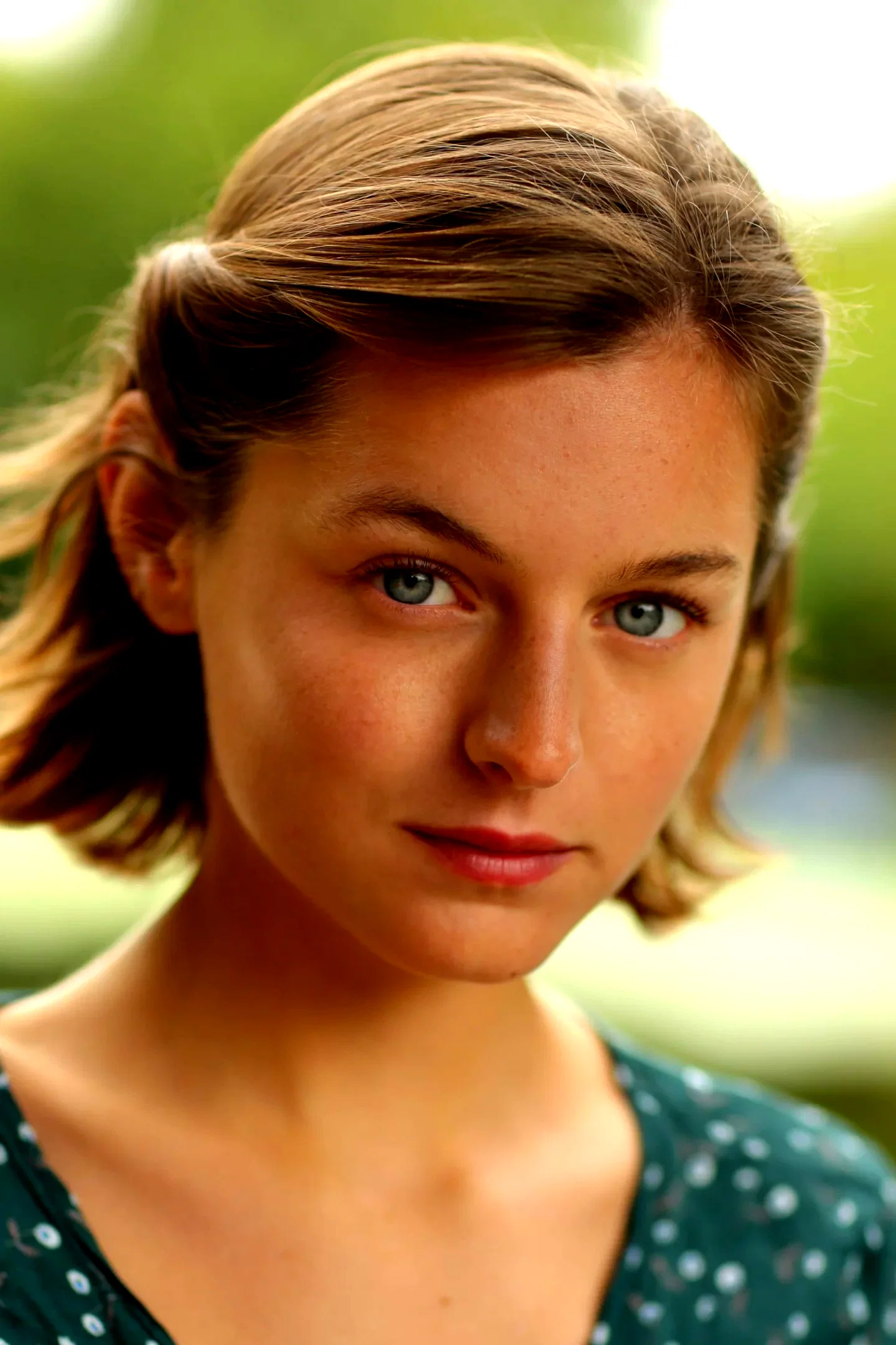  Emma Corrin