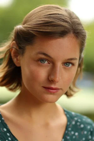  Emma Corrin photo