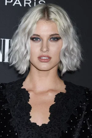  Sarah Grey photo