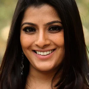Photo star :  Varalaxmi Sarathkumar