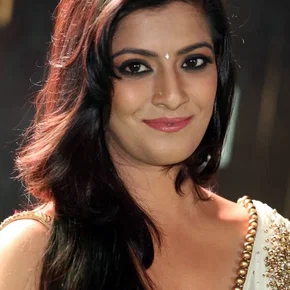 Photo star :  Varalaxmi Sarathkumar