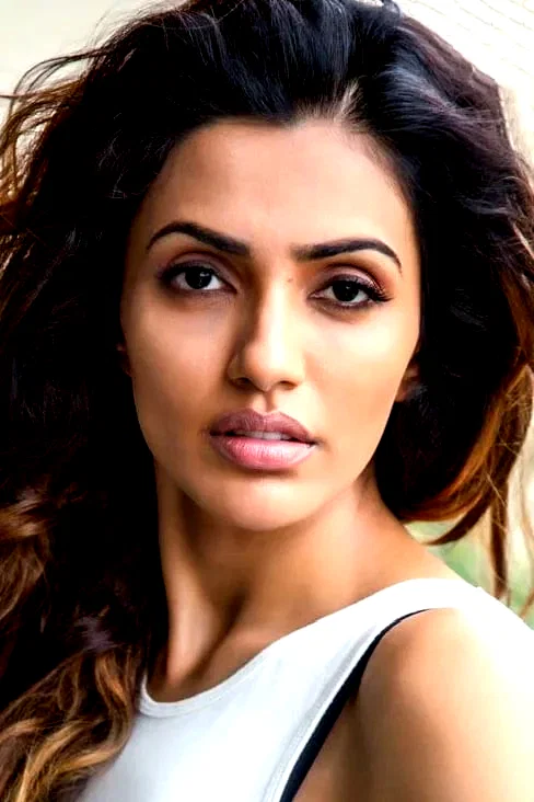  Akshara Gowda
