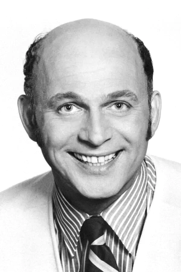  Gavin MacLeod