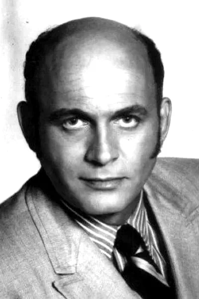  Gavin MacLeod
