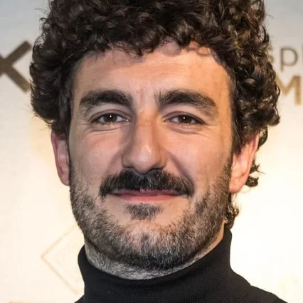  Miki Esparbé