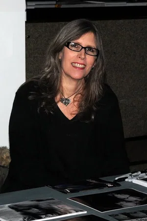 Kyra Schon photo