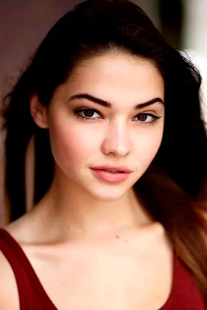  Madelyn Cline