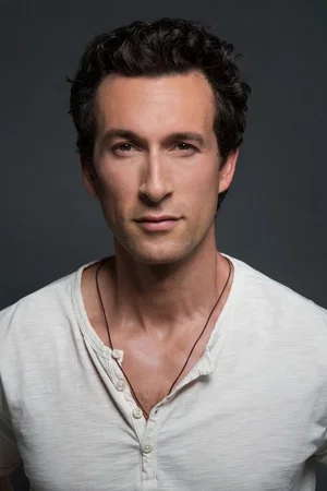  Aaron Lazar photo