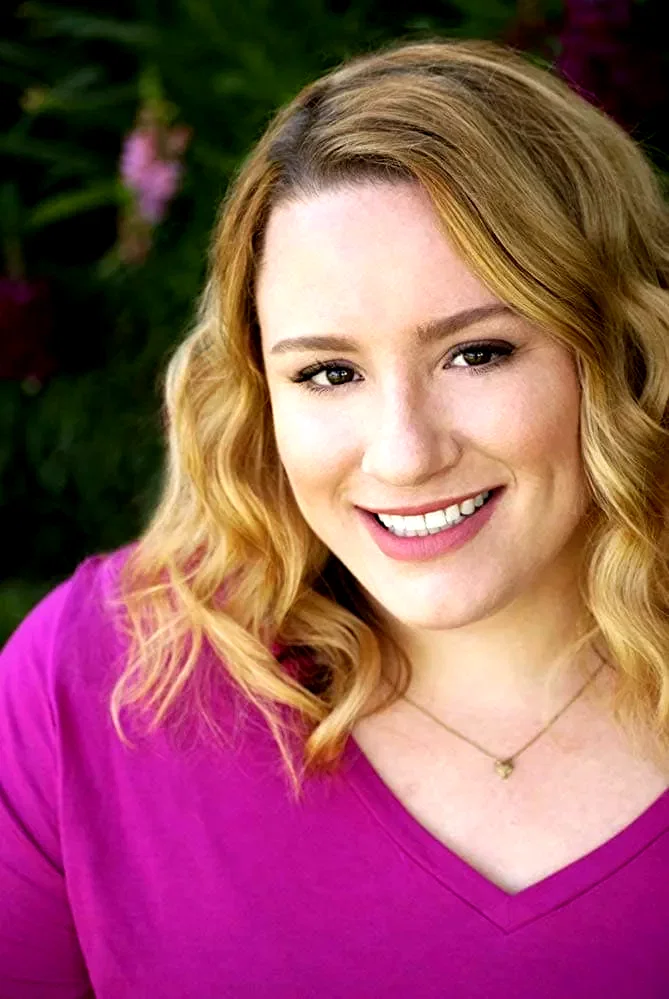  Molly Reynolds