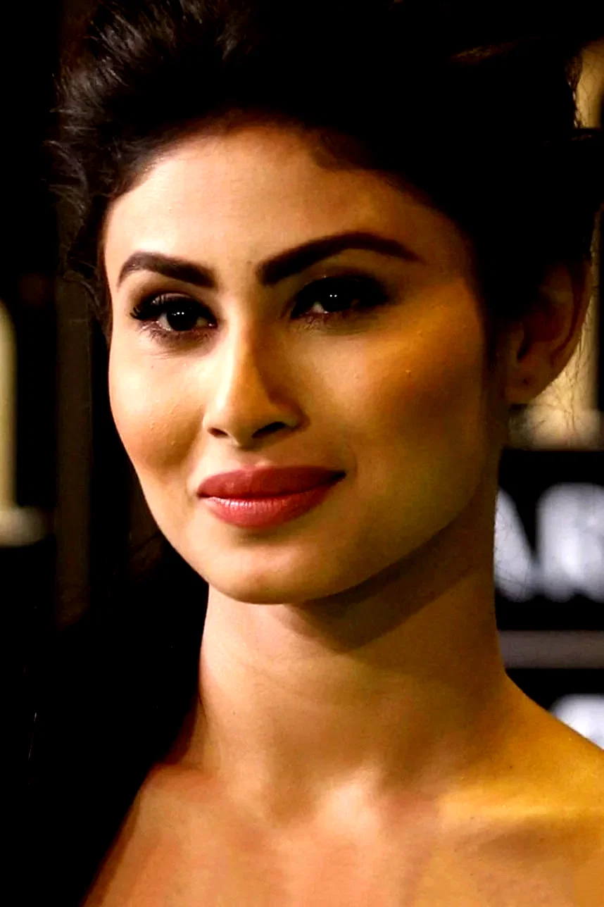 Mouni Roy