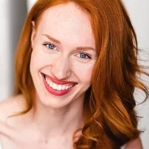  Kira Guloien