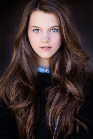  Chloe East photo