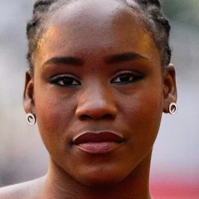 Photo star :  Joely Mbundu