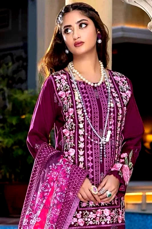  Sajal Ali
