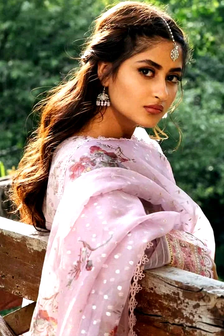  Sajal Ali