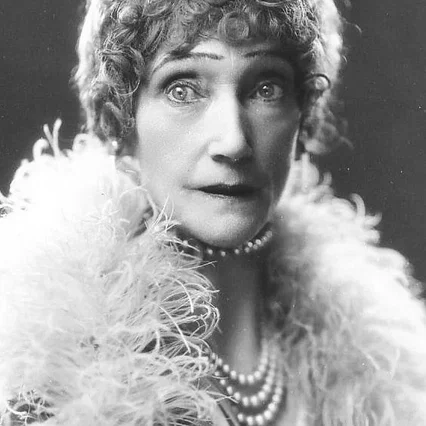  Carrie Daumery